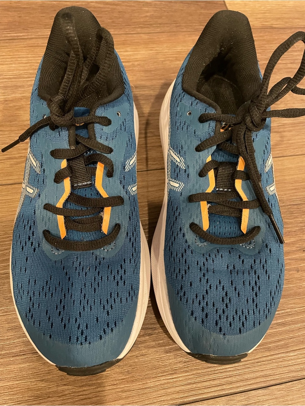 Boys size 3 ASICS GT-1000 running shoes blue with orange and black accents